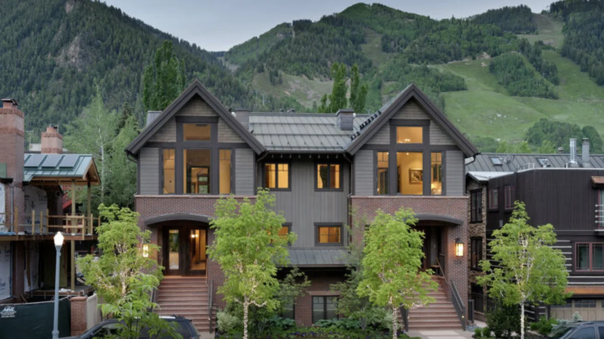 719 E Hopkins