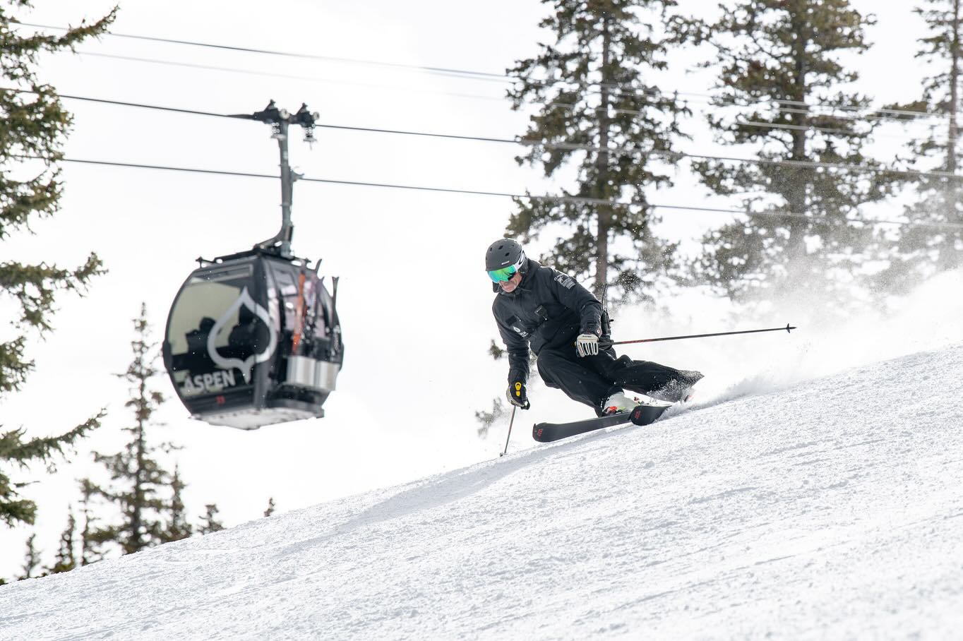 How To Stay Warm While Skiing: Expert Advice for a Comfortable Day on the Slopes
